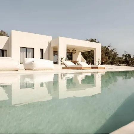 Casaluce, Design With Pool In * Ostuni