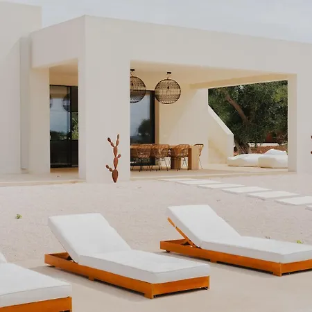 Casaluce, Design With Pool In